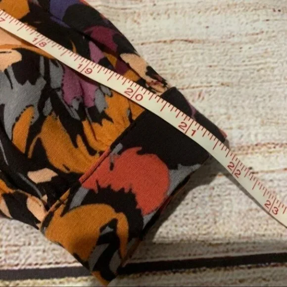 NWT Boutique Wanderlux Floral Wrap Top with Tie - Picture 12 of 15